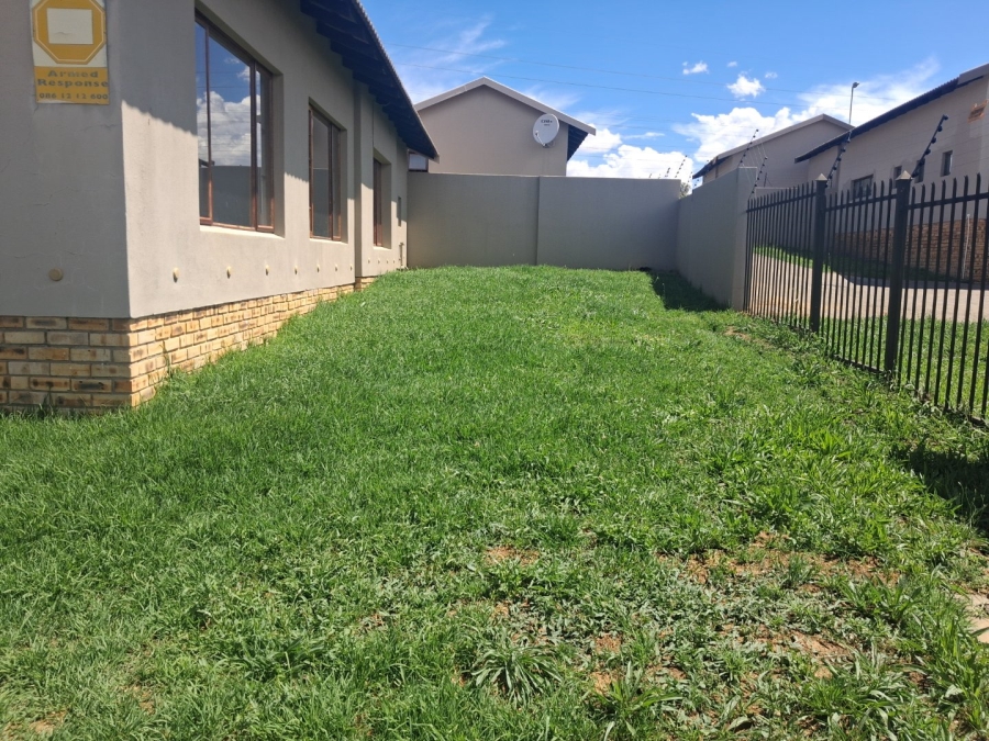 To Let 3 Bedroom Property for Rent in Hillside Free State